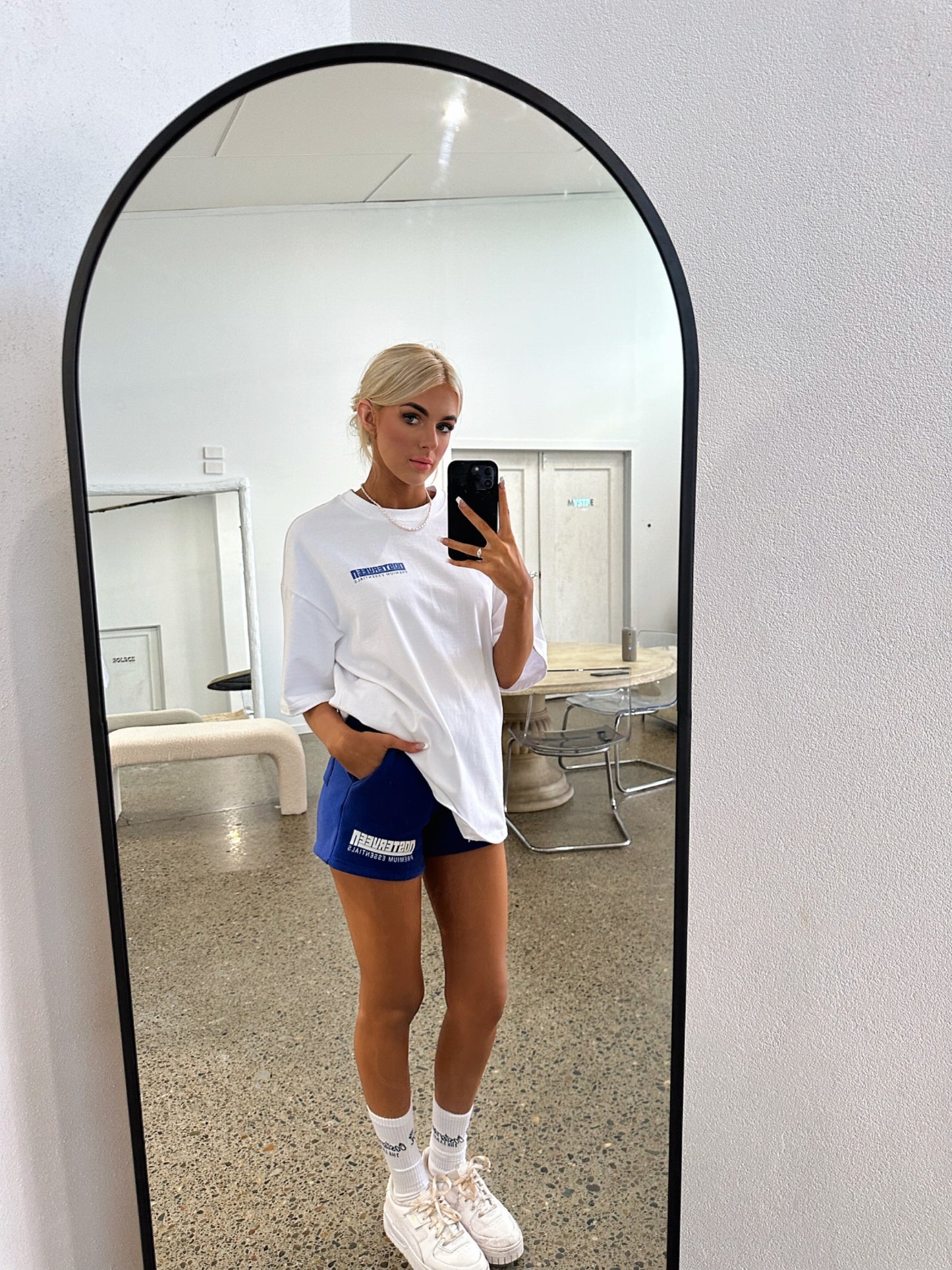 PREMIUM ESSENTIALS WHITE TEE